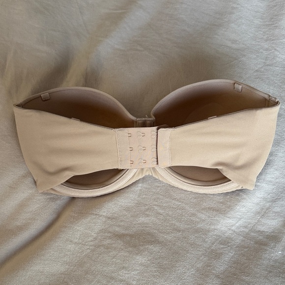 SKIMS Strapless Nude Bra - Picture 2 of 6
